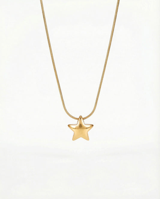 ZLATNI PRIVEZAK ZVEZDICA I SAJLA LANAC