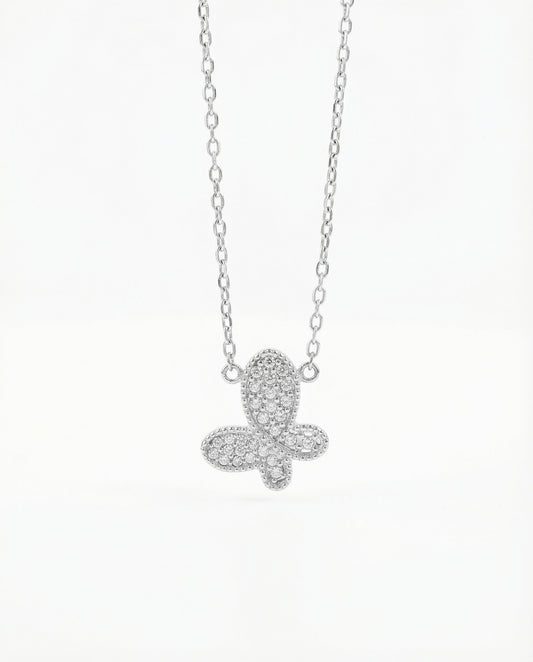 ELEGANTNA OGRLICA LEPTIR SA CIRKONIMA