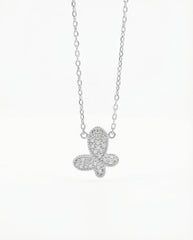 ELEGANTNA OGRLICA LEPTIR SA CIRKONIMA