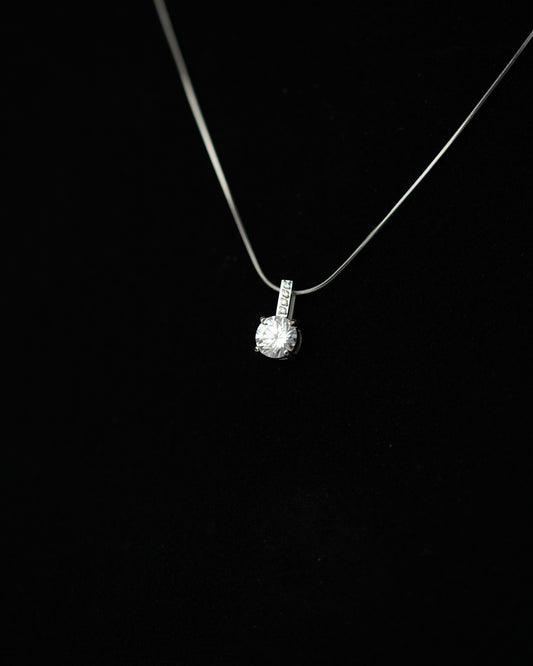 Sajlica i privezak cirkon