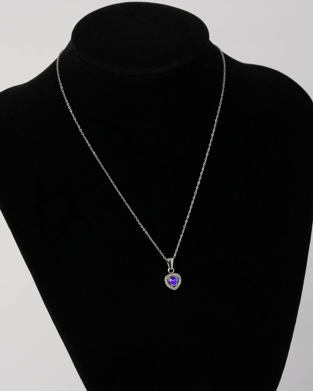 OGRLICA LJUBIČASTO SRCE SA CIRKONIMA