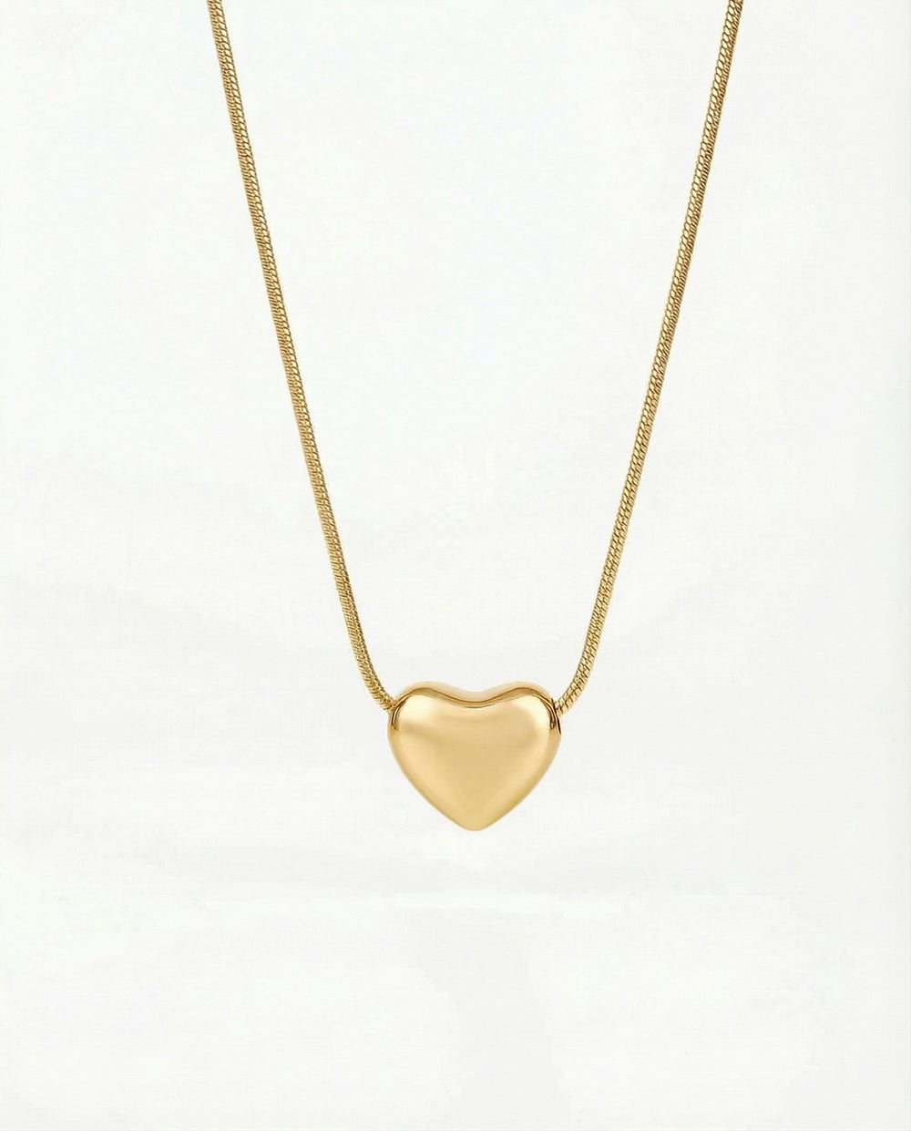 ZLATNI PRIVEZAK SRCE I SAJLA LANAC